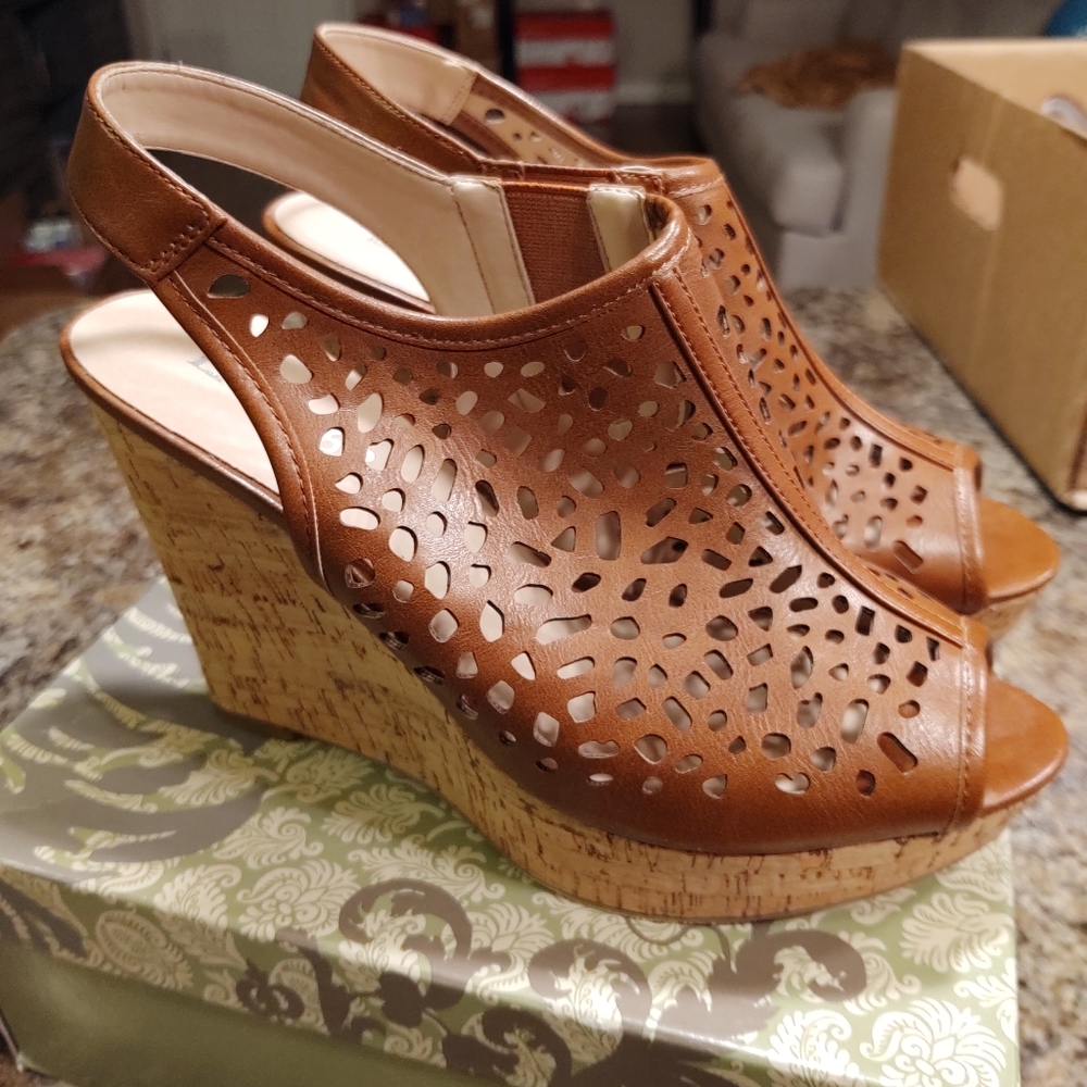 Women's wedges, 9.5M